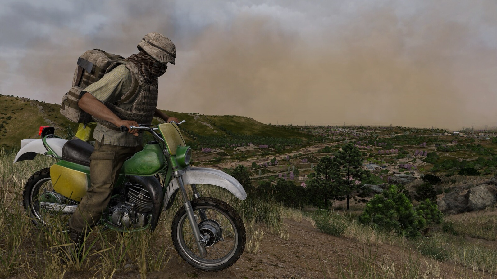 Un survivant à moto dans le désert
